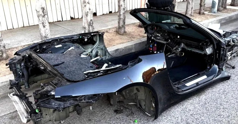 Porsche bị trộm ra xác giữa phố, người qua đường tưởng xe Mazda