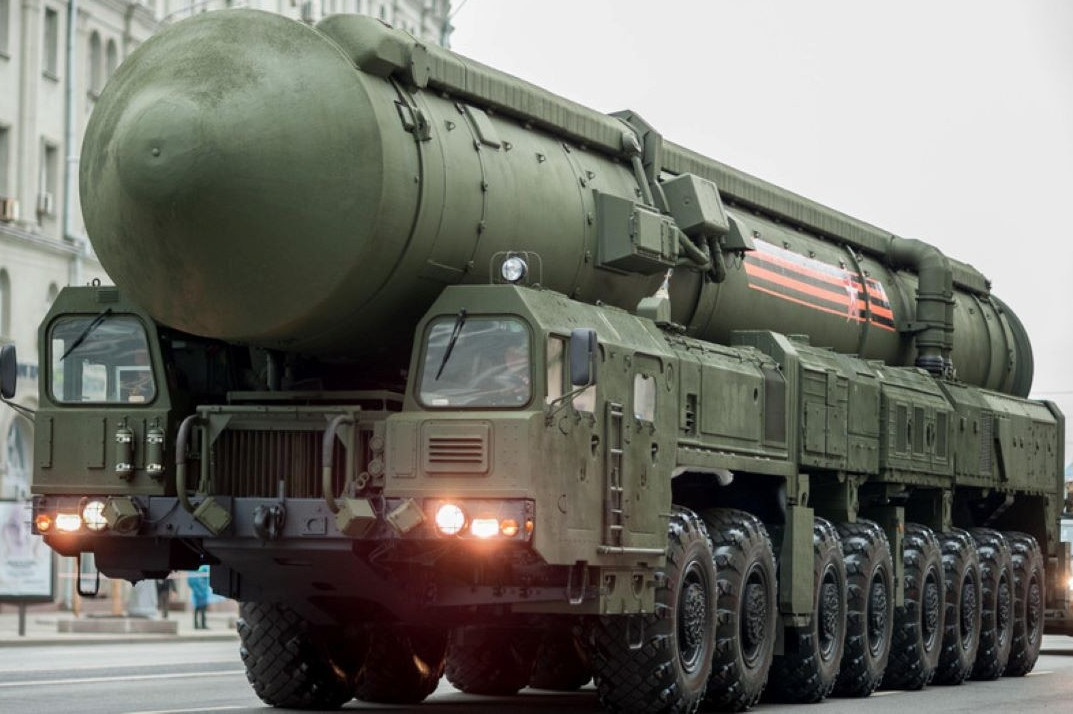 Tên lửa Yars RS-24 tốc độ Mach 25, tầm bắn 12.000km, công nghệ MIRV hoàn tất nạp vào hầm silo