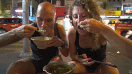 thumb khach tay thu chao ech.gif