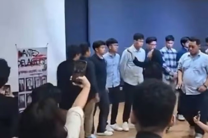 Tin nhắn nhạy cảm trong nhóm kín khiến 16 sinh viên luật bị đình chỉ