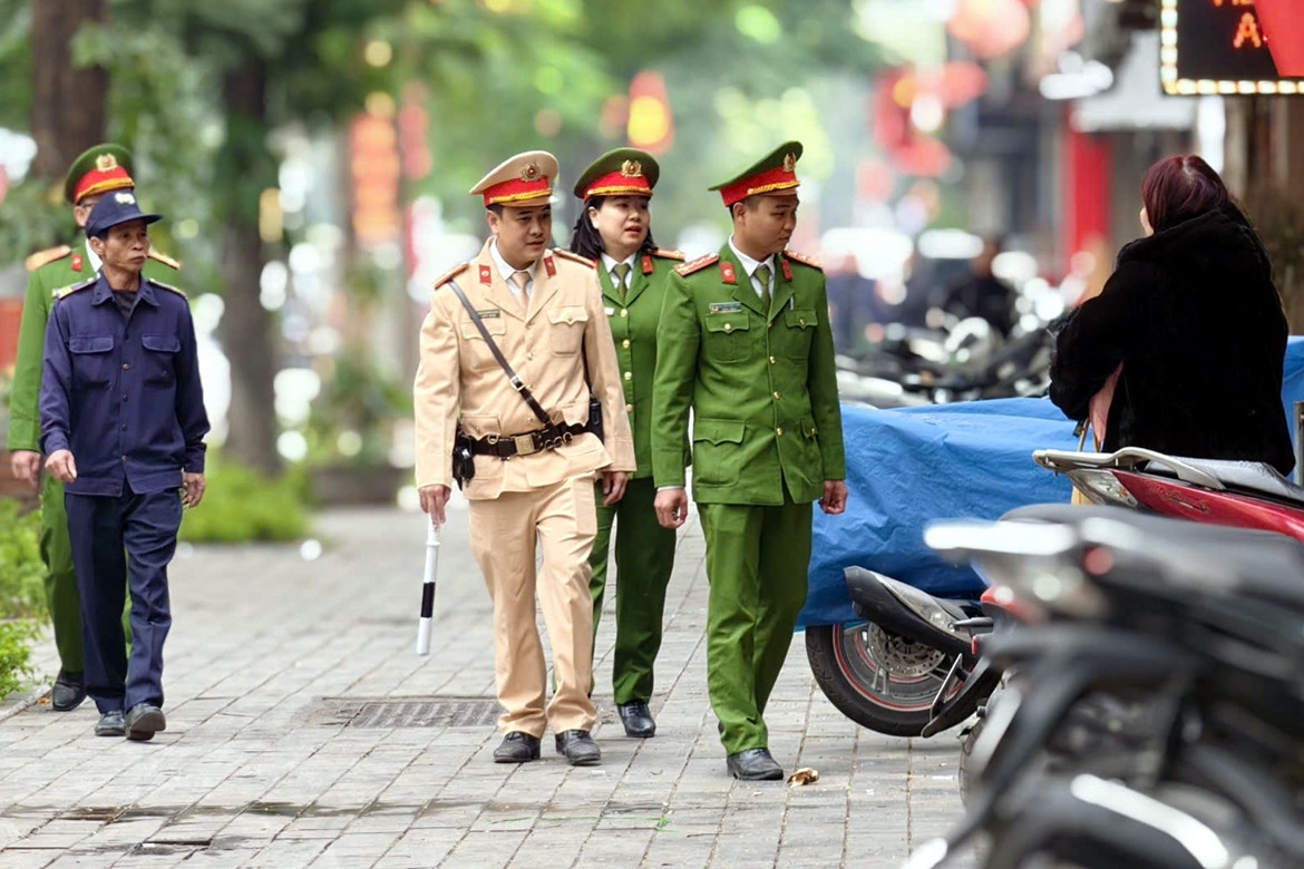 Trưởng công an phường cùng 14 cảnh sát trật tự đô thị ở Hà Nội ‘không hoàn thành nhiệm vụ’