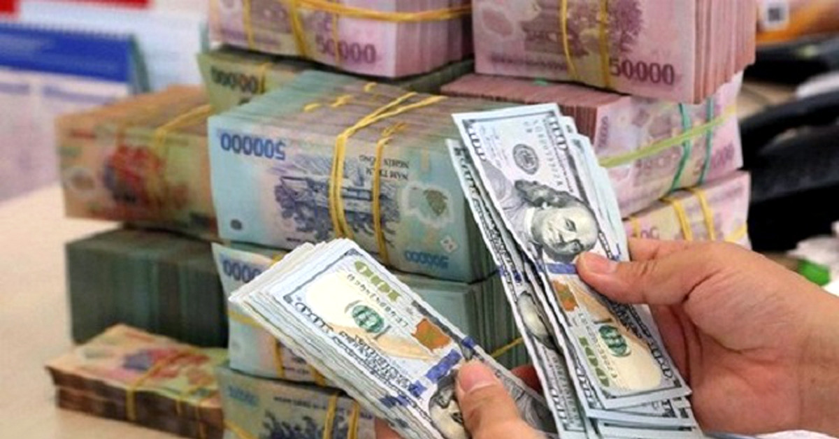 Vạch trần thủ đoạn của hai đối tượng thuê người &amp;apos;gom&amp;apos; ngoại tệ bán chợ đen