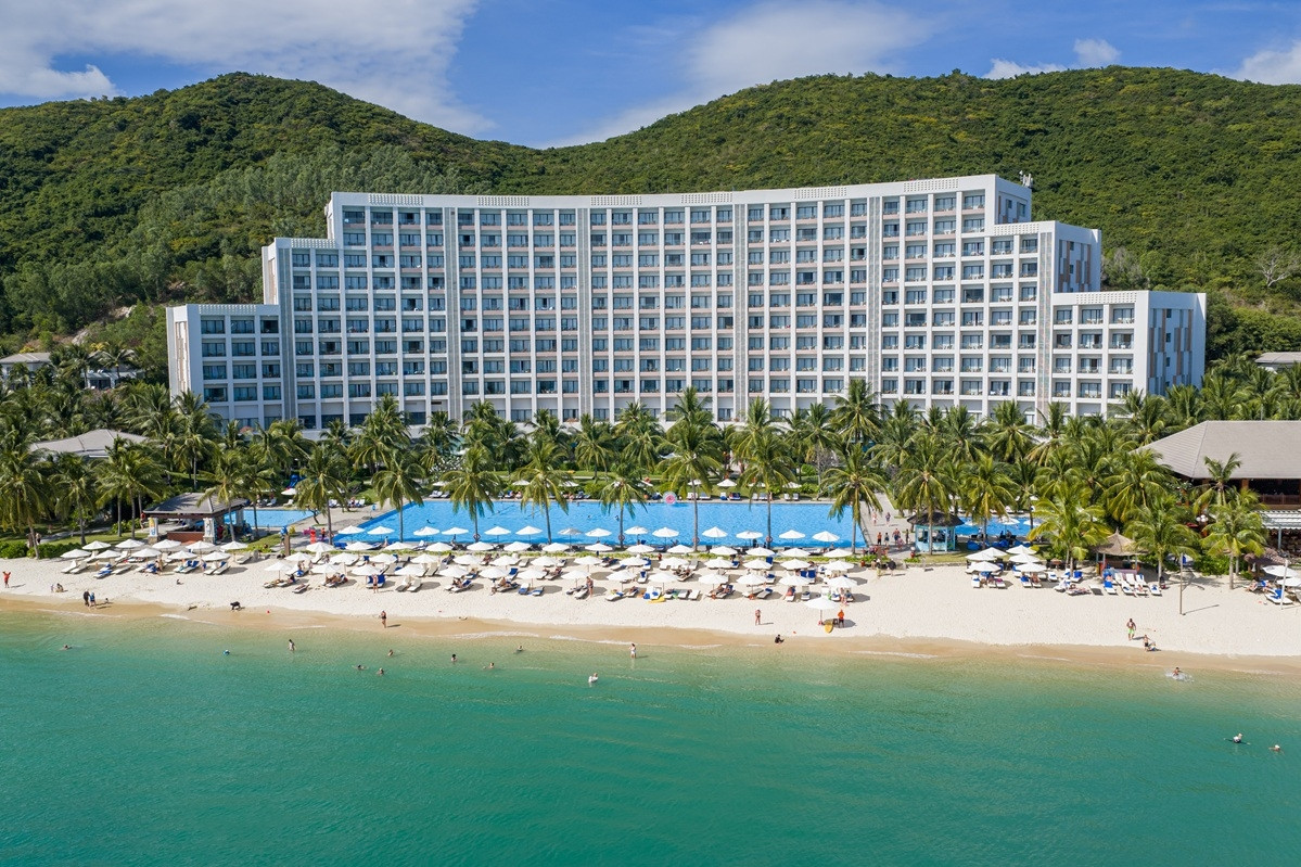 Vì sao đảo Hòn Tre, Nha Trang hút khách quanh năm?