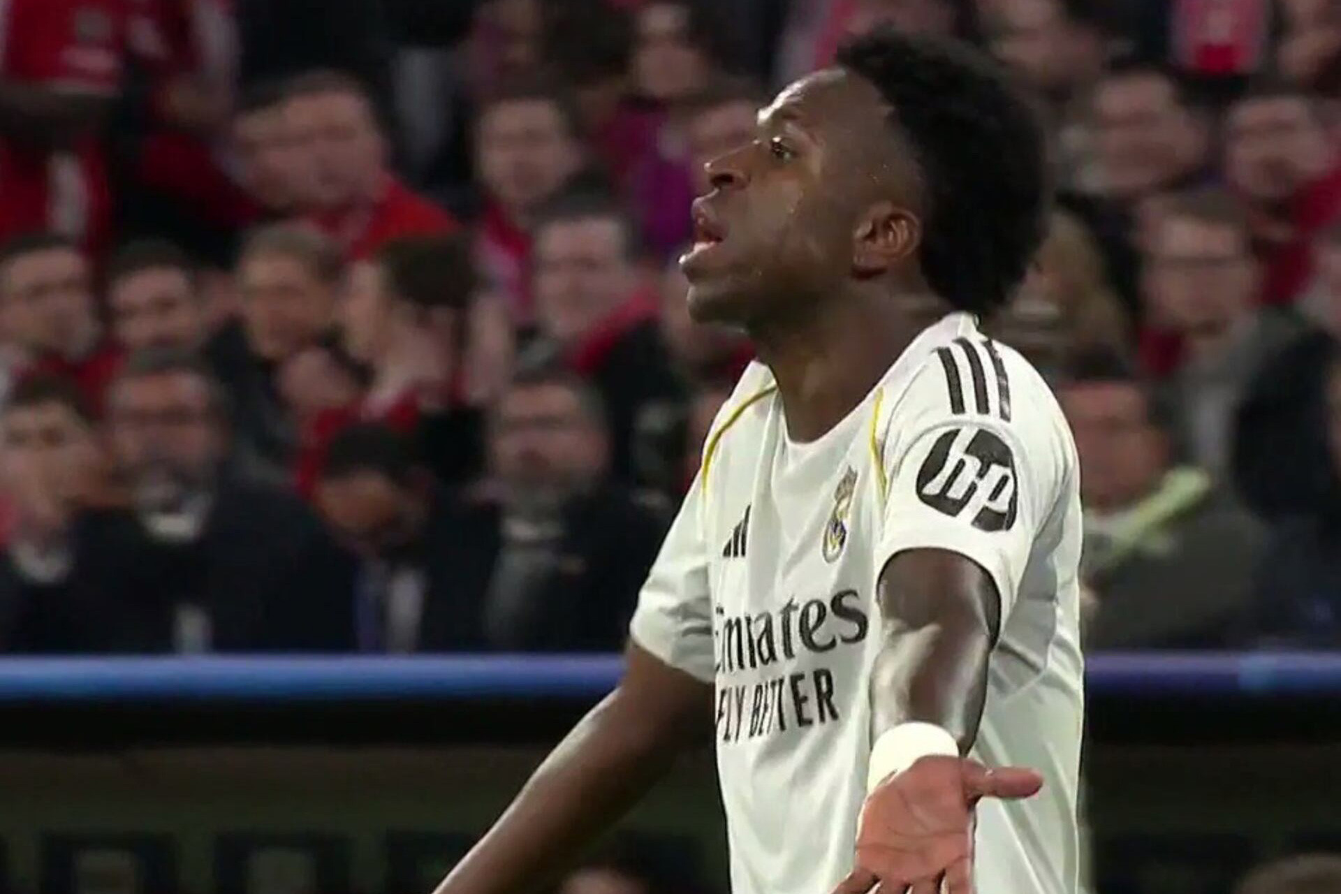 Vinicius Bayern Real.jpg