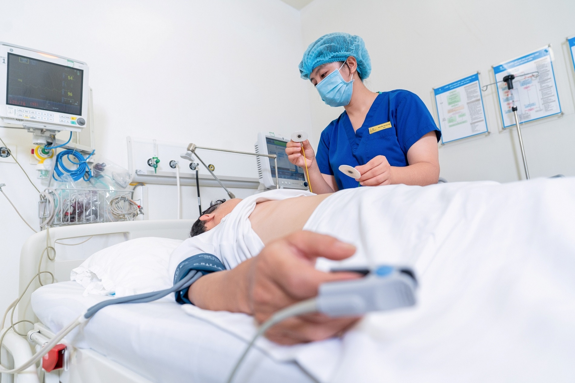 Vượt ‘cơn bão kép’ nhồi máu não, bệnh nhân 68 tuổi thoát nguy cơ tàn phế