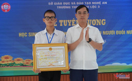 W-khen thưởng nam sinh cứu người.JPG.jpg