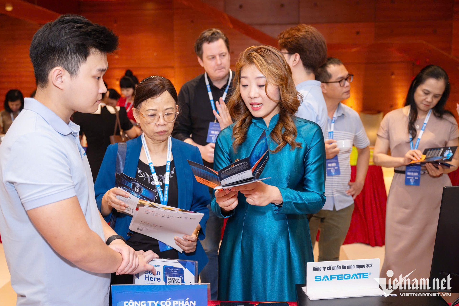 W-lap khoang trong tiep can thong tin.jpg