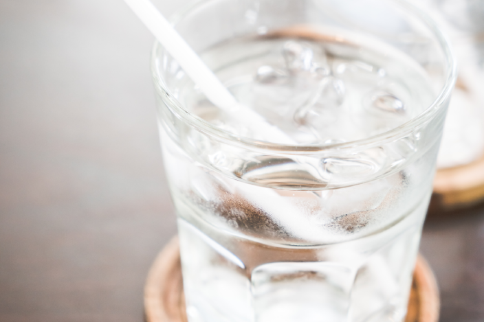 4 không khi uống nước lạnh ngày nóng