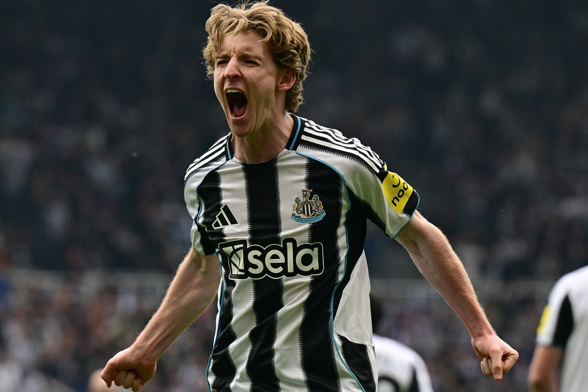  Tin tức về chuyển nhượng 17/4: MU lấy Lewis Miley, Bayern mua Gordon 