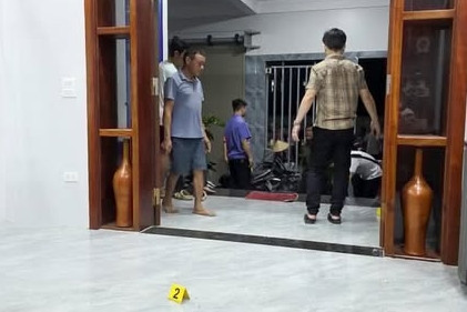 Bản tin sáng 17/4: Vừa từ nước ngoài về, người phụ nữ bị chồng cũ đâm tử vong