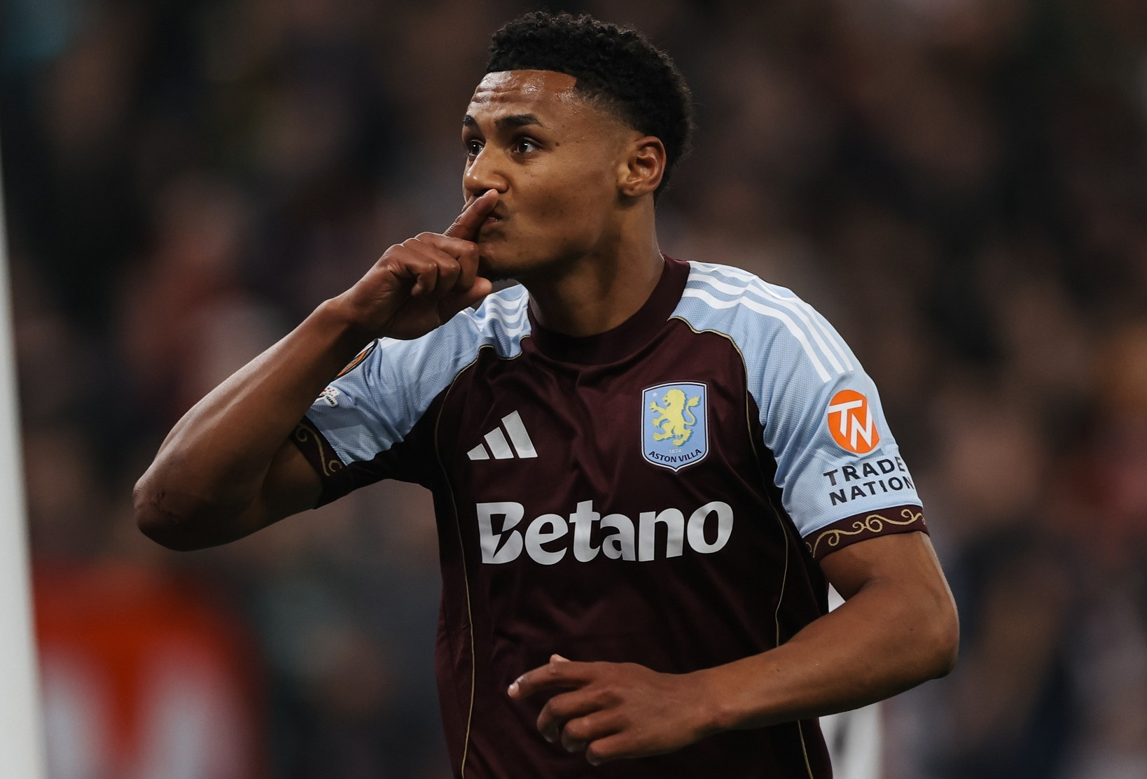 Aston Villa vào bán kết, Antony ôm hận rời Europa League
