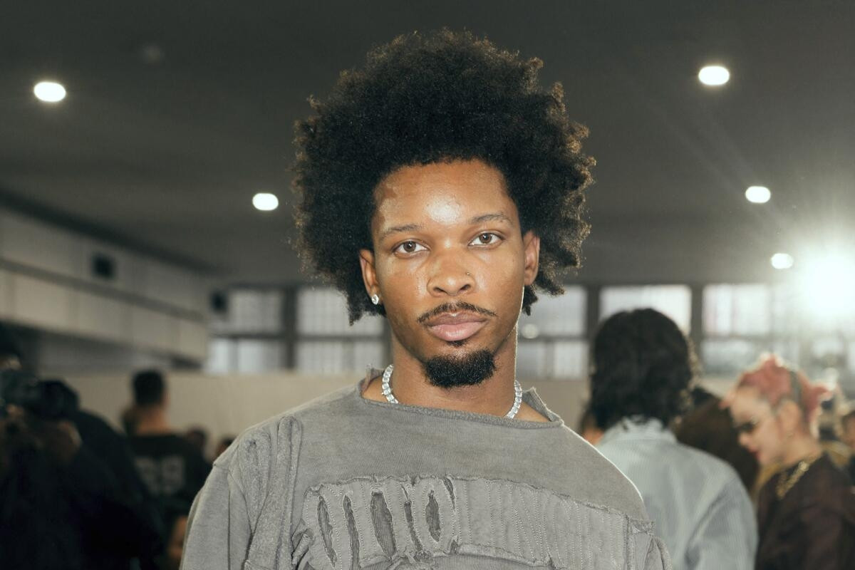 Bắt tạm giam nam ca sĩ 21 tuổi vì cáo buộc giết người