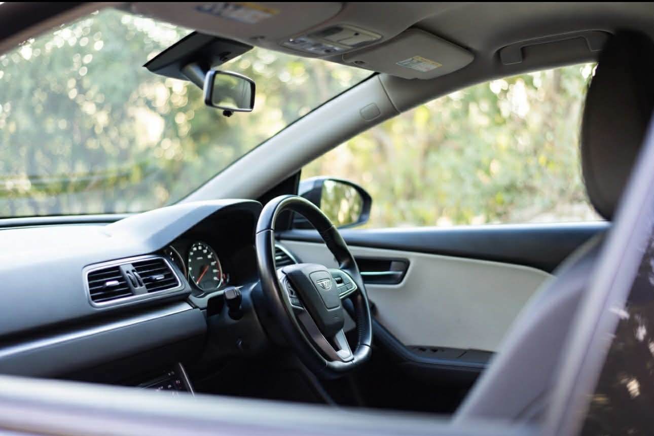 Bé gái hơn 2 tuổi tử vong sau khi bị bỏ quên trong ô tô