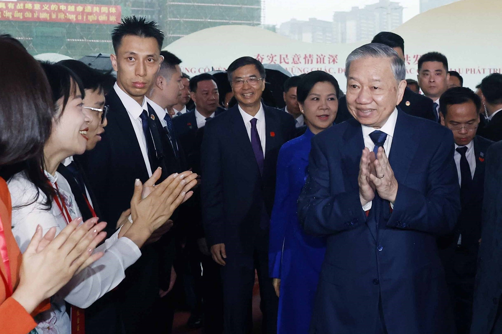 Cùng nhau tạo nên những chương mới rạng rỡ cho quan hệ Việt - Trung