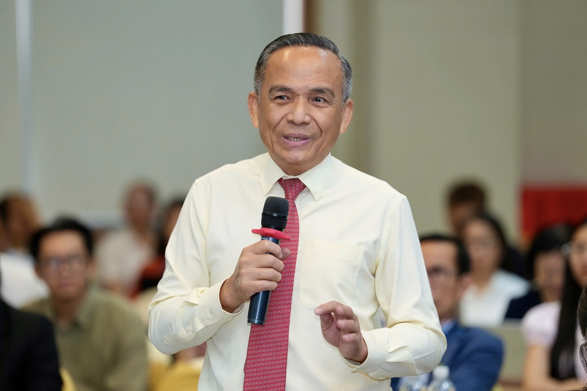 Dự án nhà ở 2.000 tỷ đồng làm xong móng rồi 'bất động'