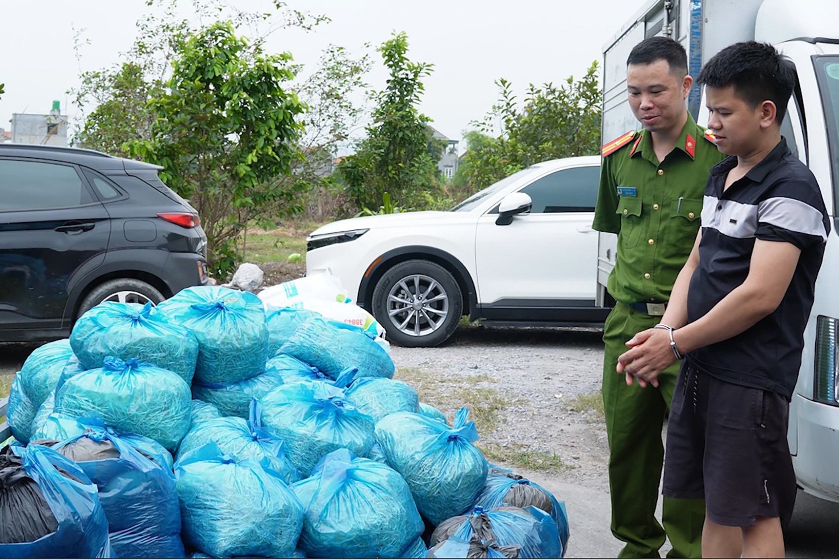 gan 4 tan thanh phan gia do thanh pham thu giu tai xuong san xuat gia do tai mao khe_1.jpg