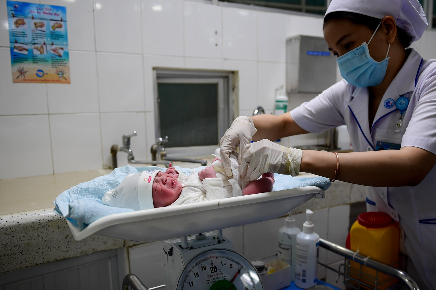 Gần 9.000 phụ nữ ở TPHCM nhận thưởng 3-5 triệu đồng sau sinh đủ hai con