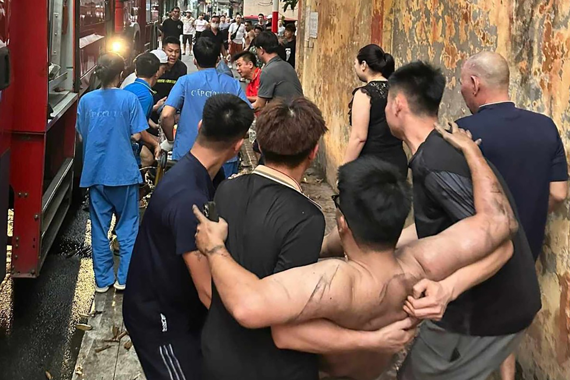 Hà Nội: Cháy nhà trong ngõ sâu ở Ba Đình