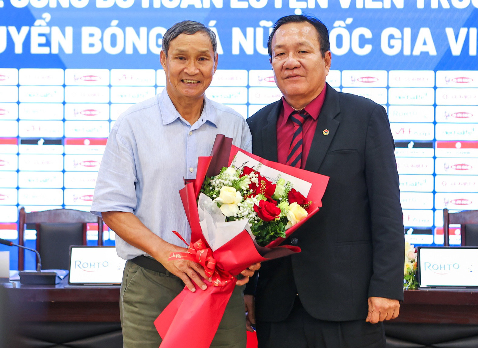 HLV Hoàng Văn Phúc: Tuyển nữ Việt Nam quyết đòi lại HCV SEA Games hoang van phuc 3.jpg