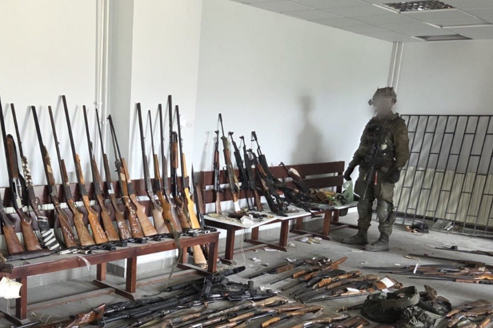 IDF không rút quân khỏi Lebanon, tàu Pakistan cố vượt eo biển Hormuz