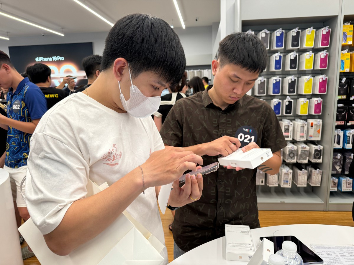 Smartphone cao cấp ngày càng đắt đỏ tại thị trường Việt Nam