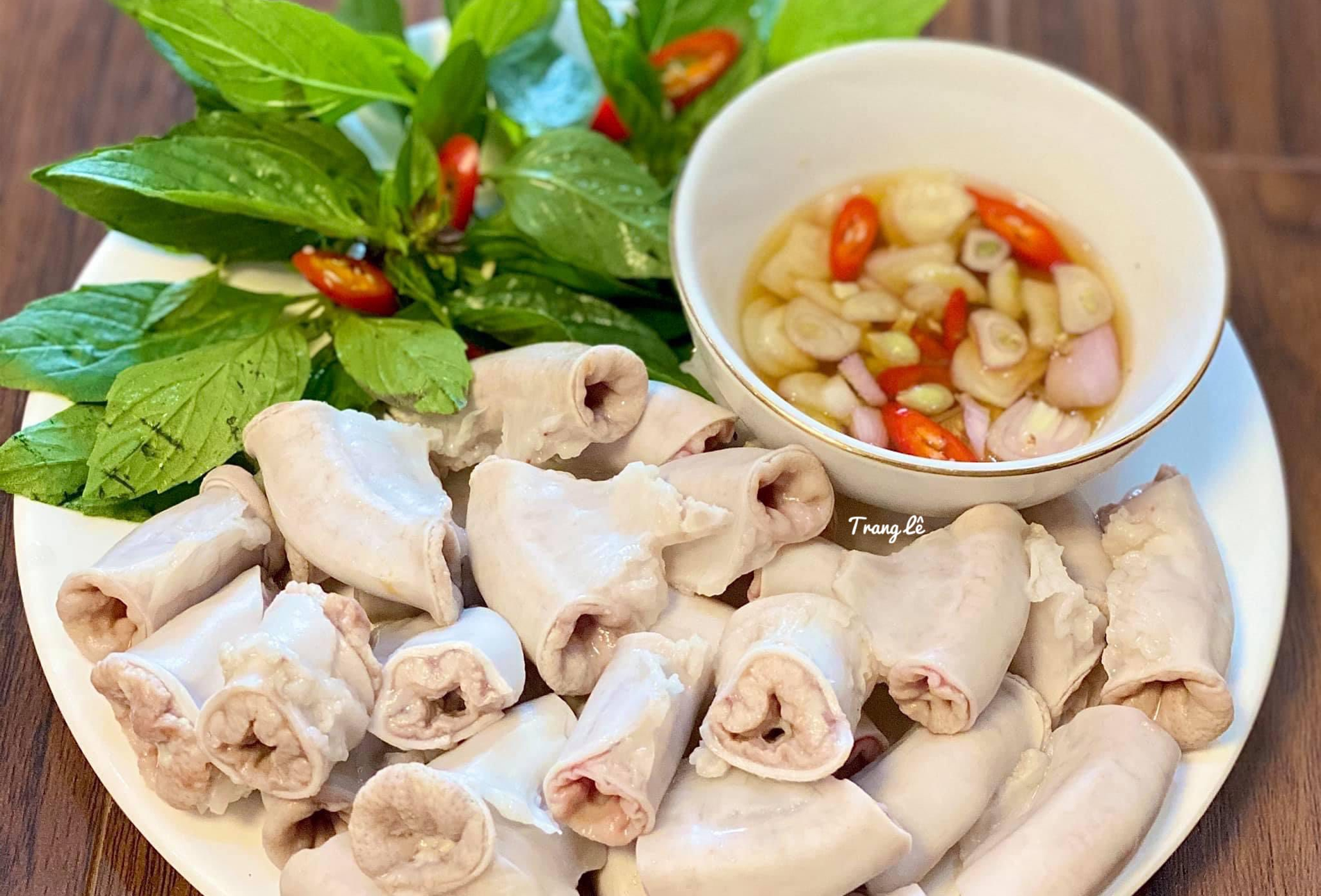 Luộc lòng lợn bao nhiêu phút thì chín và trắng giòn?