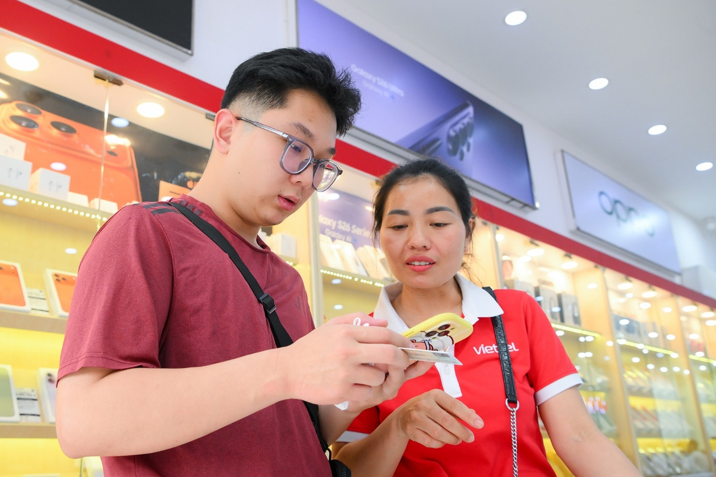 42% khách hàng tự xác thực thuê bao qua MyViettel, cửa hàng không quá tải