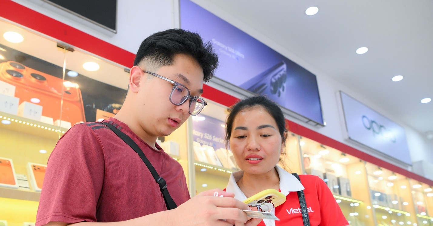 Thông tư 08 có hiệu lực: Viettel triển khai 7.000 điểm hỗ trợ, 42% thuê bao tự xác thực qua ứng dụng