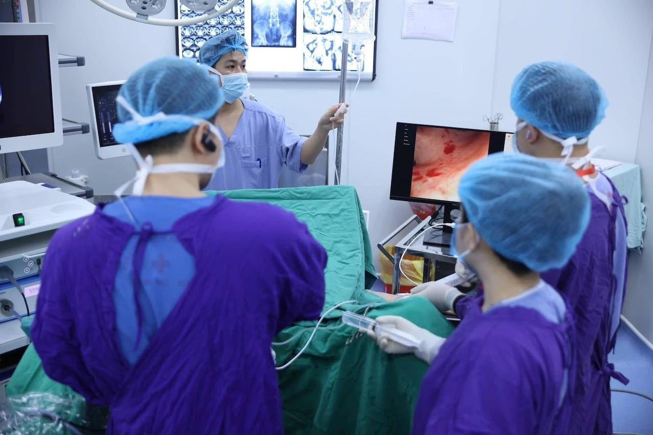 Người đàn ông 48 tuổi ‘nằm không thể, ngồi chẳng xong’ do chủ quan 4 dấu hiệu