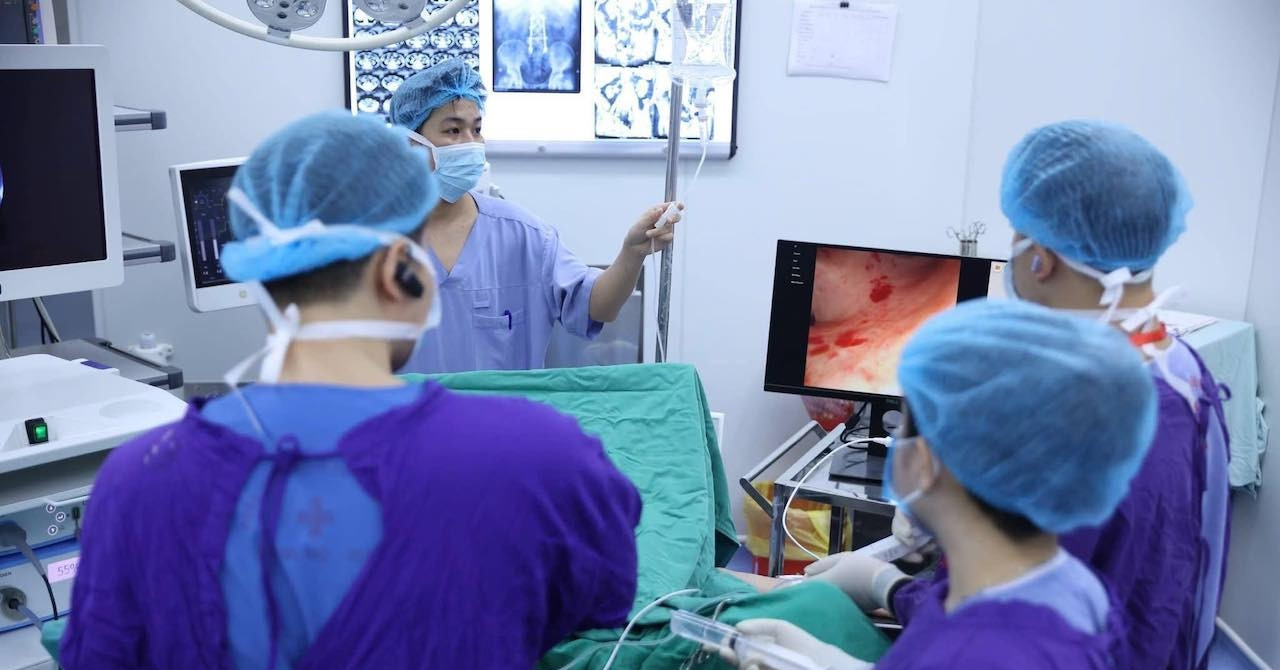 Người đàn ông 48 tuổi ‘nằm không thể, ngồi chẳng xong’ do chủ quan 4 dấu hiệu