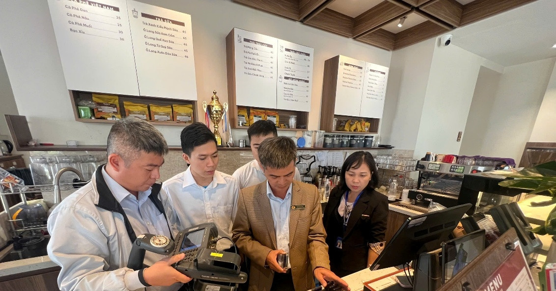 Nút gọi phục vụ không dây gây nhiễu loạt thiết bị smartkey ô tô, xe máy