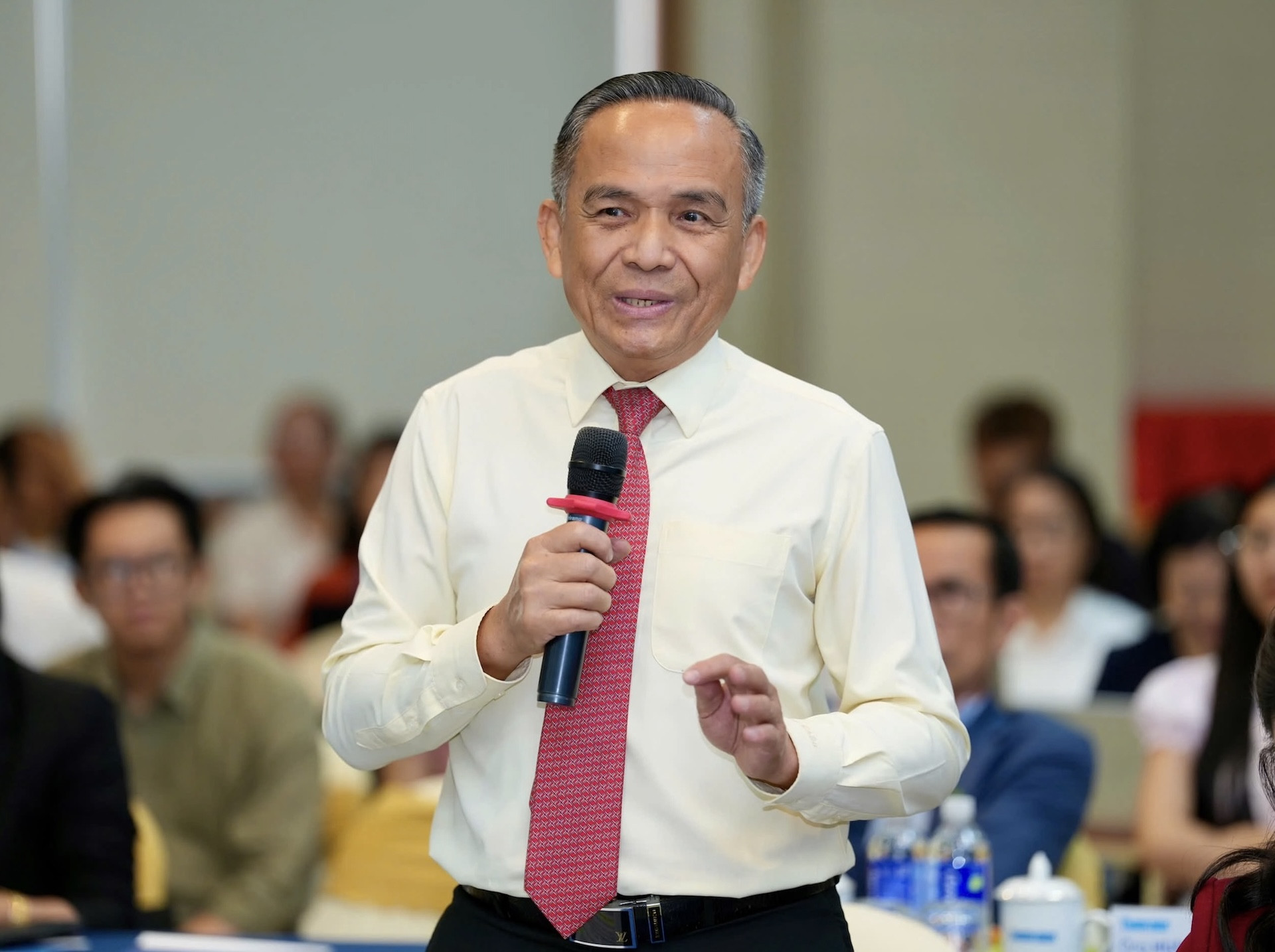 ong le hoang chau .jpg