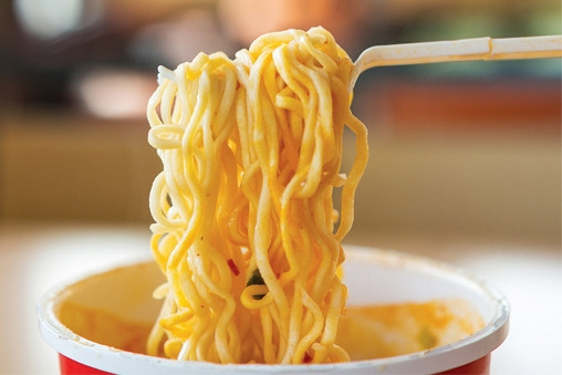 Quá thích mì ăn liền, nam doanh nhân 45 tuổi nhận kết quả khám buồn