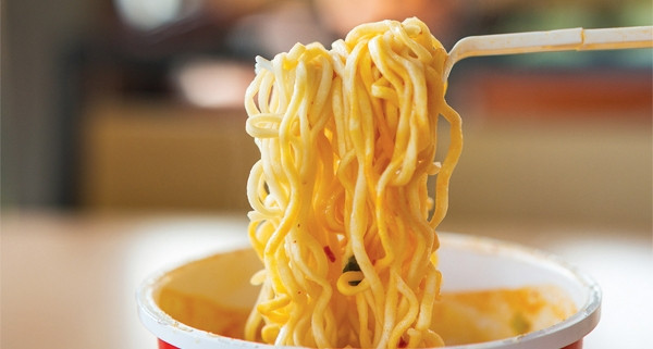 Quá thích mì ăn liền, nam doanh nhân 45 tuổi nhận kết quả khám buồn