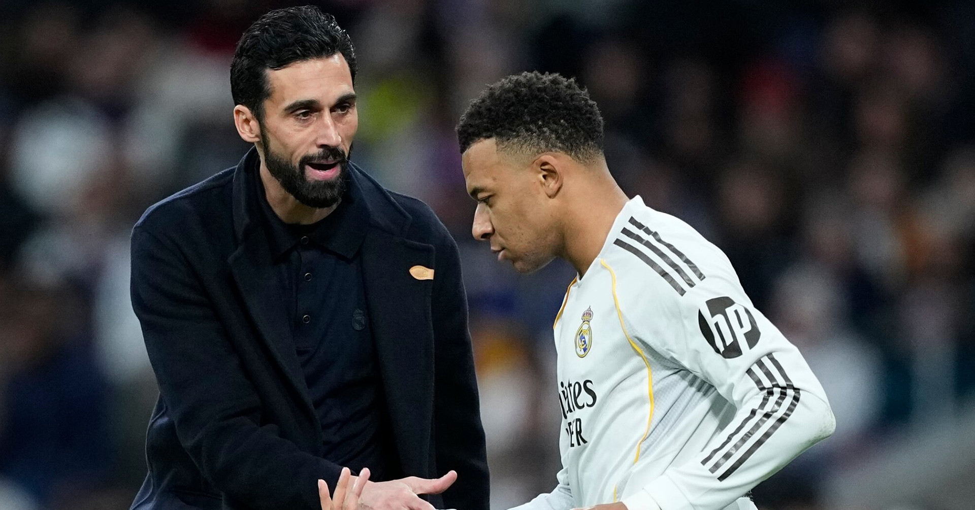 Real Madrid khủng hoảng: Zinedine Zidane từ chối ghế nóng