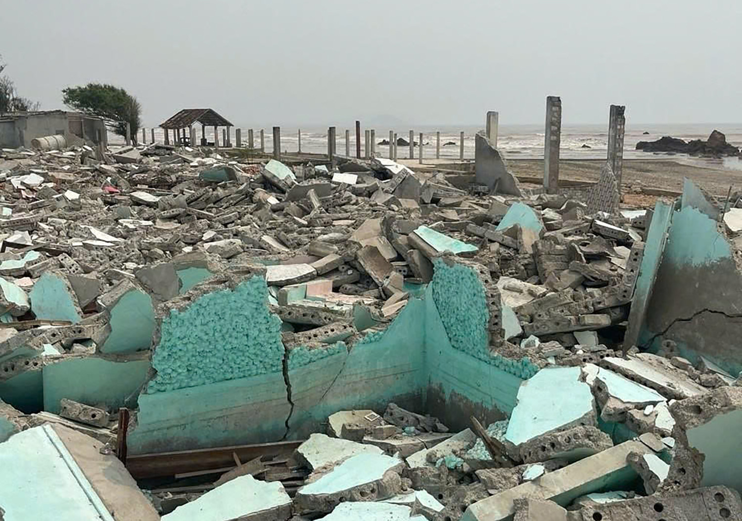 tháo dỡ ki ốt Hòn Câu 3.jpg