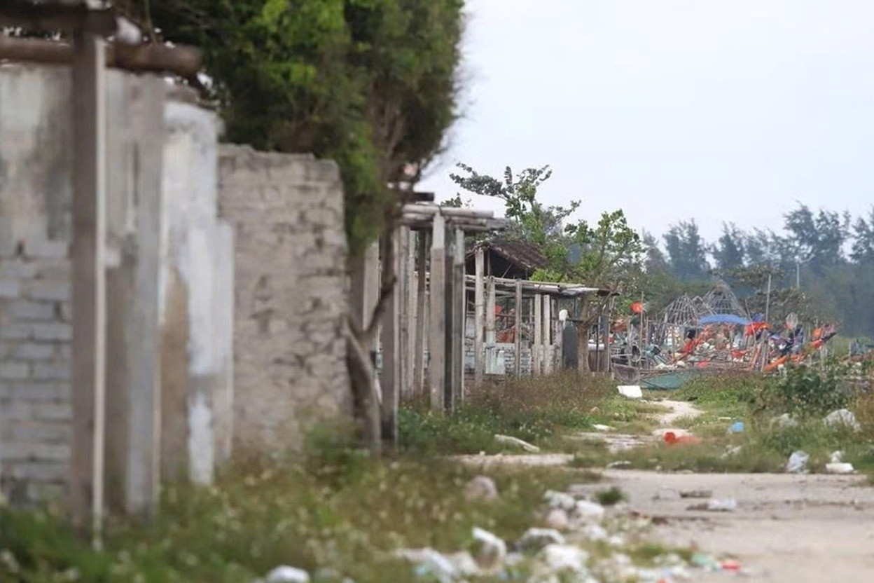  Tháo dỡ 'phố đèn đỏ' sầm uất một thời ở Nghệ An 