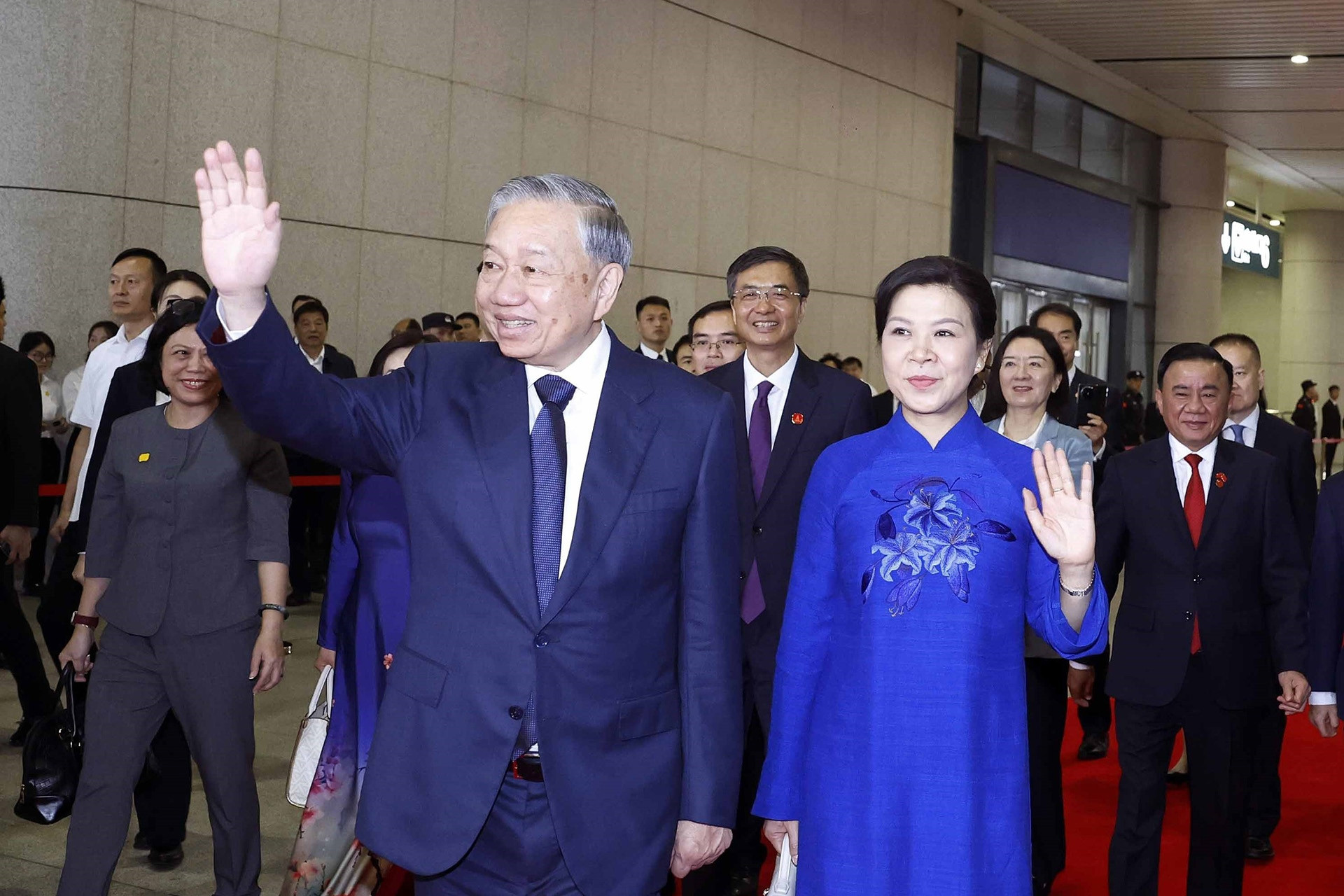 Tổng Bí thư, Chủ tịch nước đi tàu hỏa về nước, kết thúc chuyến thăm Trung Quốc