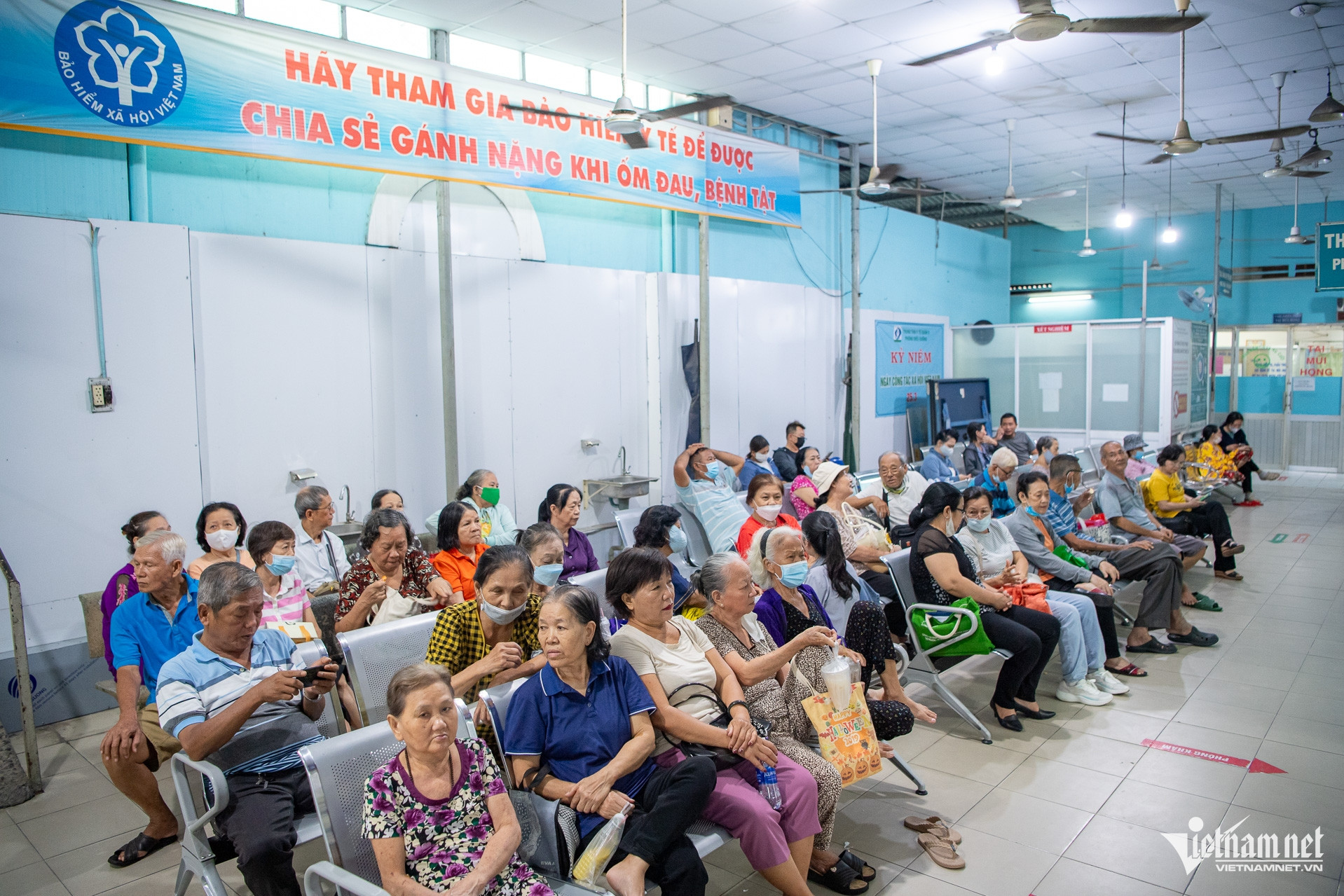 https://static-images.vnncdn.net/vps_images_publish/000001/000003/2026/4/17/w-kham-tam-soat-tphcm-tuan-hung-17-1638.jpg