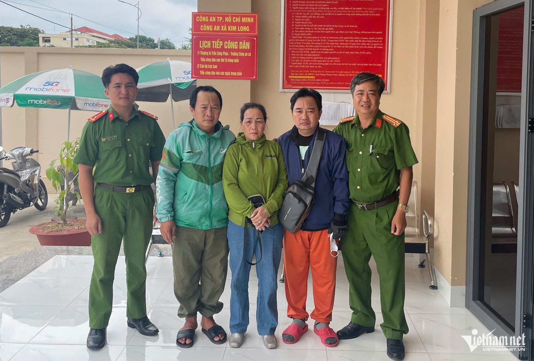 W-Nhờ công an giúp, người phụ nữ đoàn tụ cùng gia đình sau 3 thập kỷ xa cách..jpg