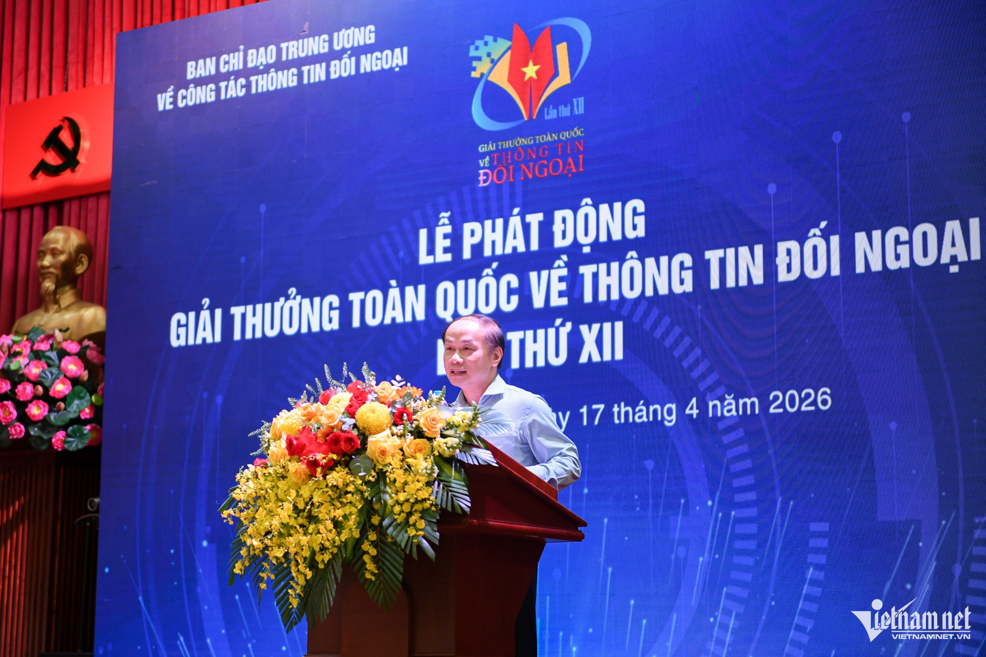W-thông tin đối ngoại.jpg