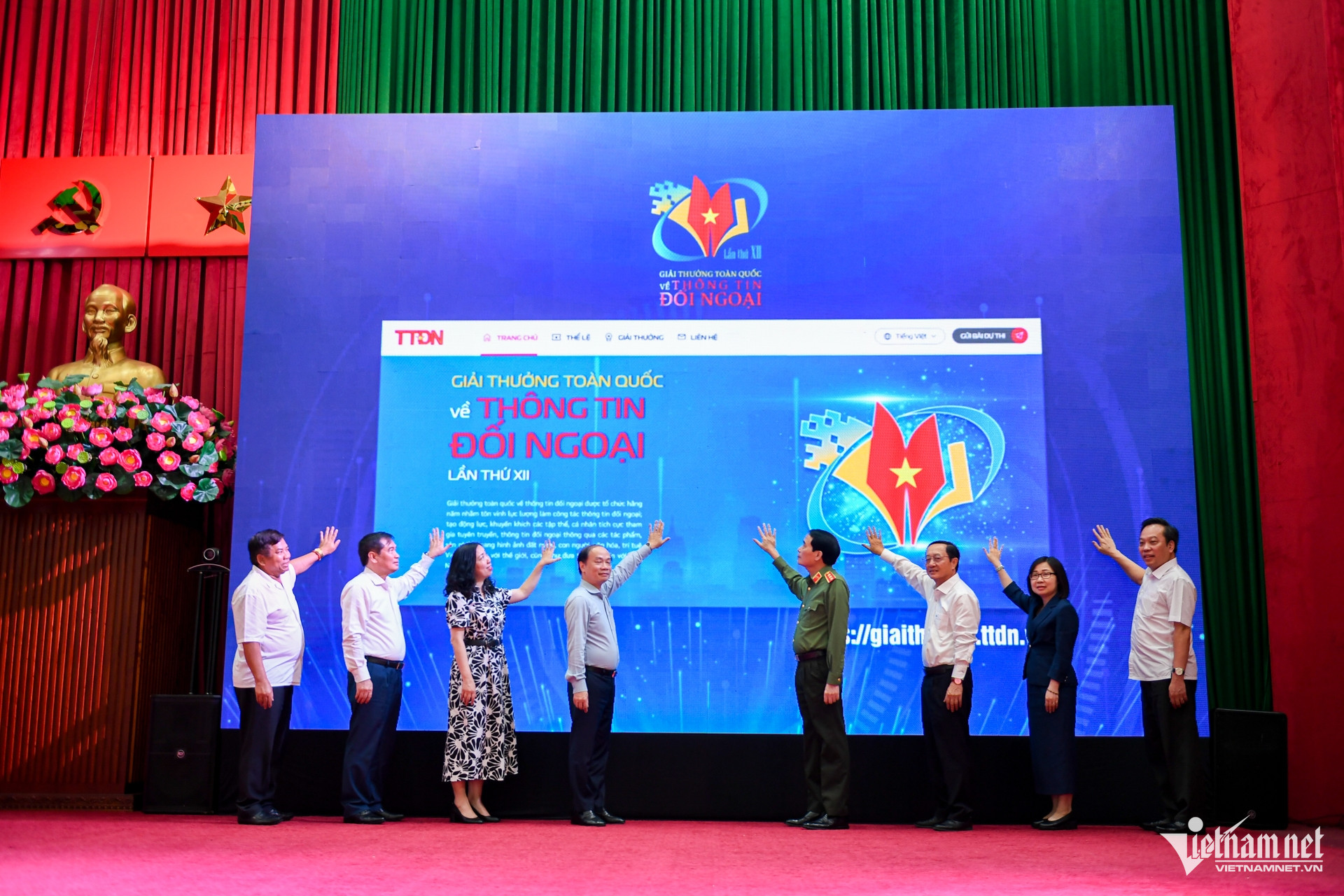 W-thông tin đối ngoại 3.jpg