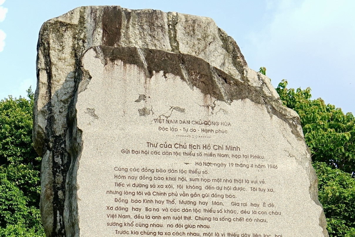 Bức thư 280 chữ của Bác Hồ trong khuôn viên trụ sở tỉnh ủy