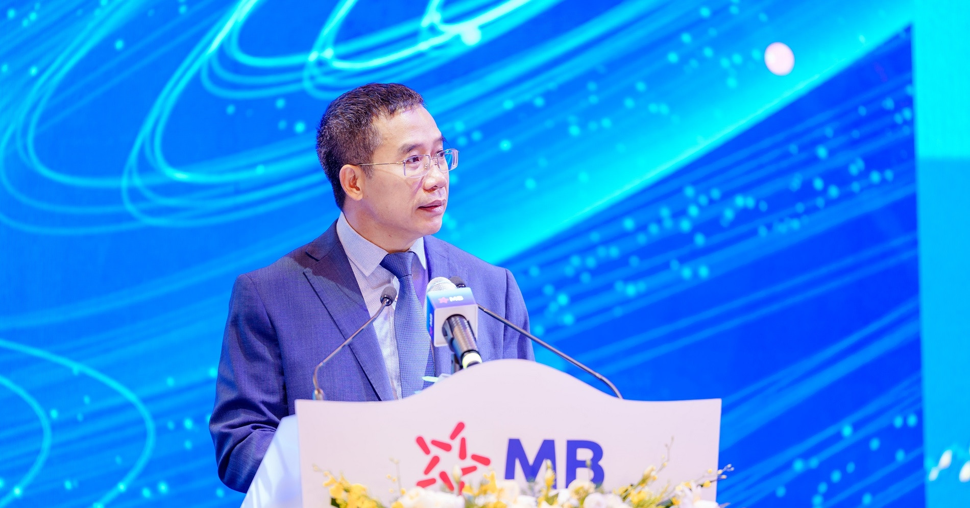 Chủ tịch MB trần tình trước câu hỏi ‘tại sao chia tiền mặt ít thế"