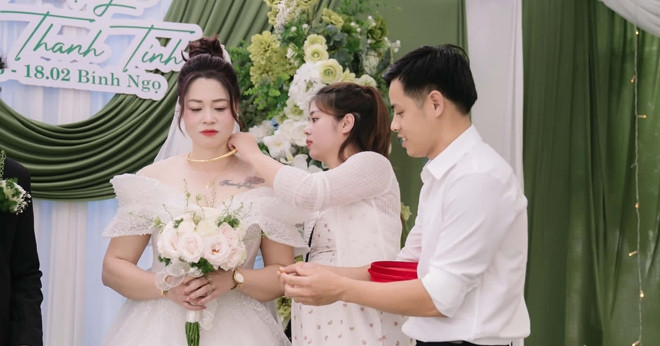 Cô dâu U50 ở Hưng Yên tái hôn sau 28 năm đám cưới 55 mâm rộn ràng