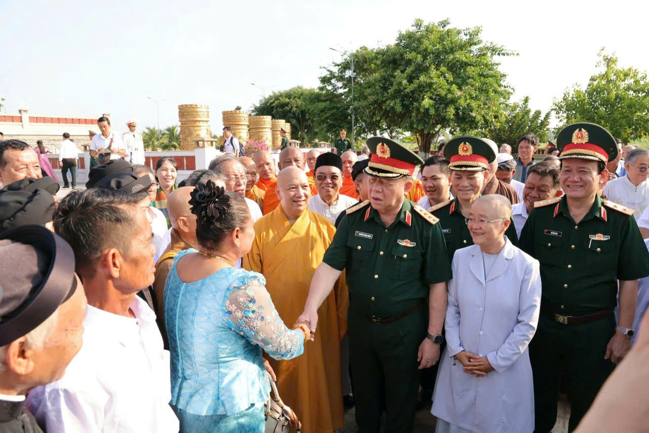 Đại tướng Nguyễn Trọng Nghĩa: Phát huy vai trò già làng, người có uy tín và chức sắc tôn giáo