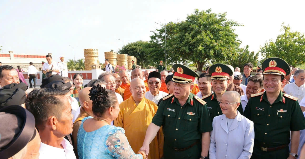 Đại tướng Nguyễn Trọng Nghĩa: Phát huy vai trò già làng, người có uy tín và chức sắc tôn giáo