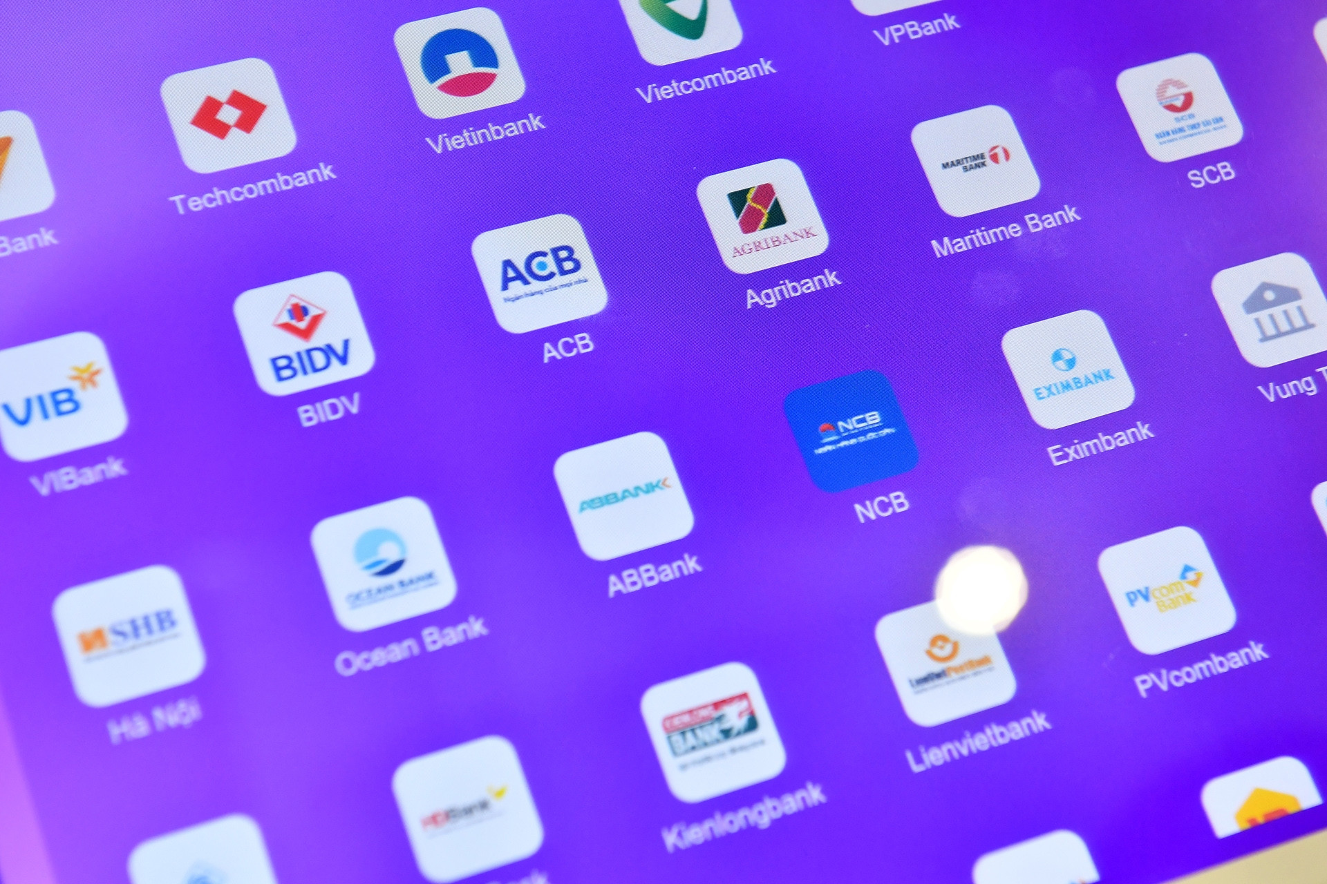 Chấm dứt chuyển tiền nhanh từ 500 triệu đồng/lần: Ngân hàng từng 'vì khách mà làm ẩu'