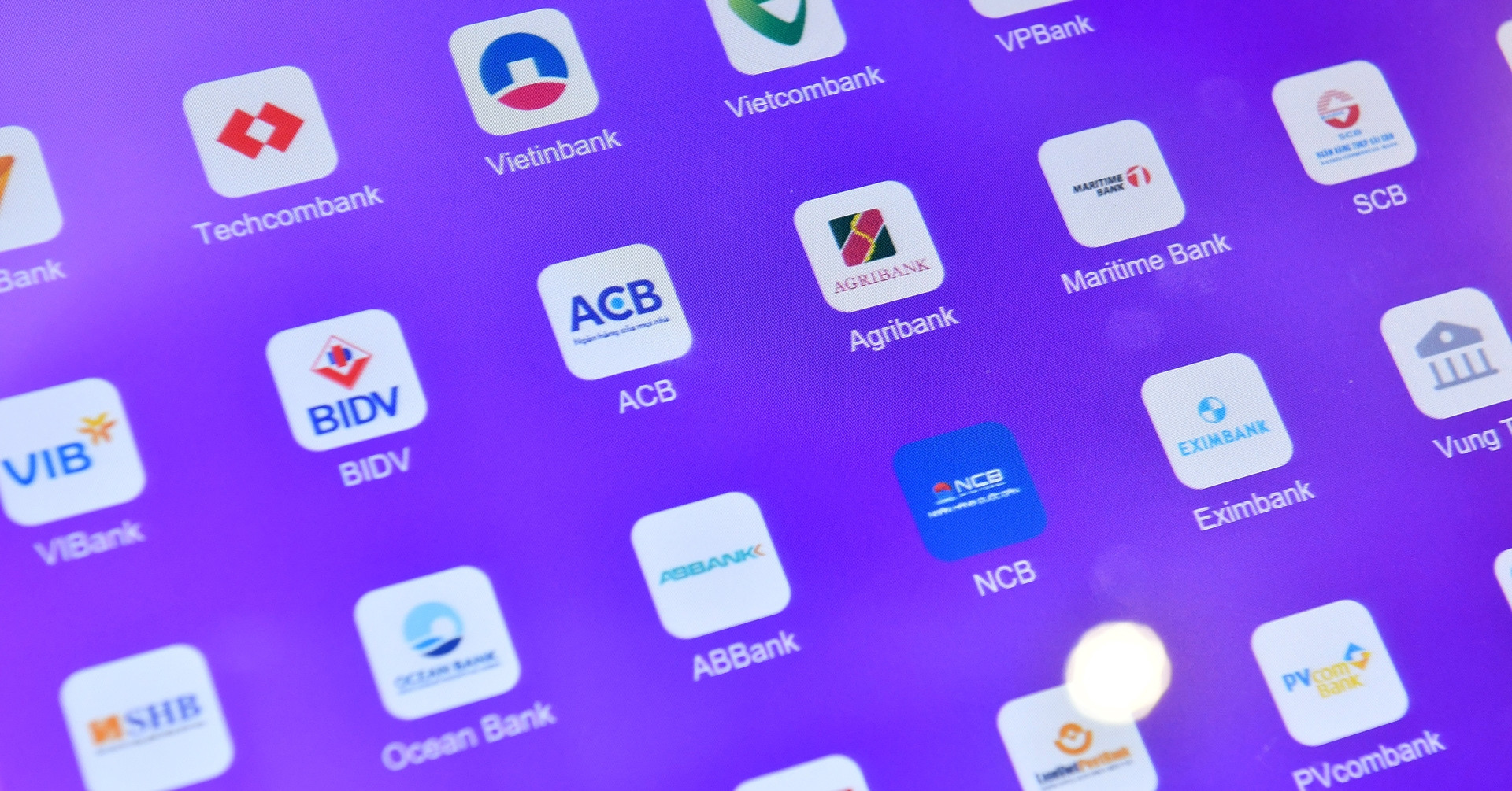 Chấm dứt chuyển tiền nhanh từ 500 triệu đồng/lần: Ngân hàng từng "vì khách mà làm ẩu"