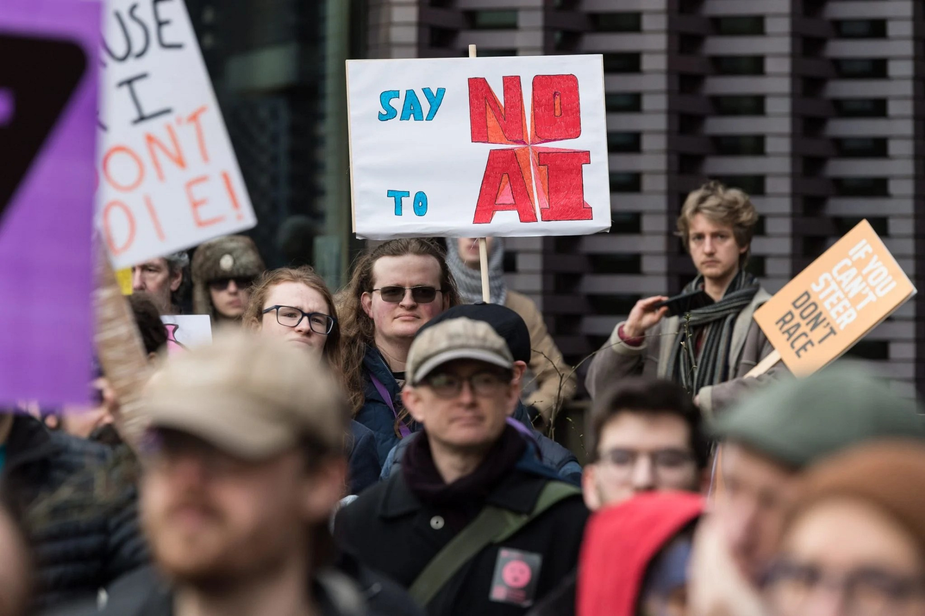 ‘Lửa hận thù’ hóa bạo lực, đe dọa các lãnh đạo công nghệ